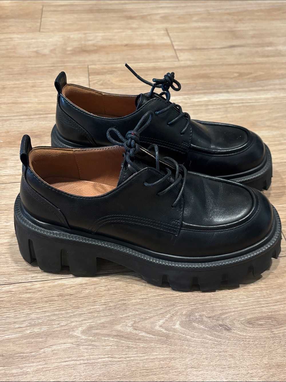 Women’s Black Leather Lace-Up Chunky Sole Shoes - Picture 5 of 6